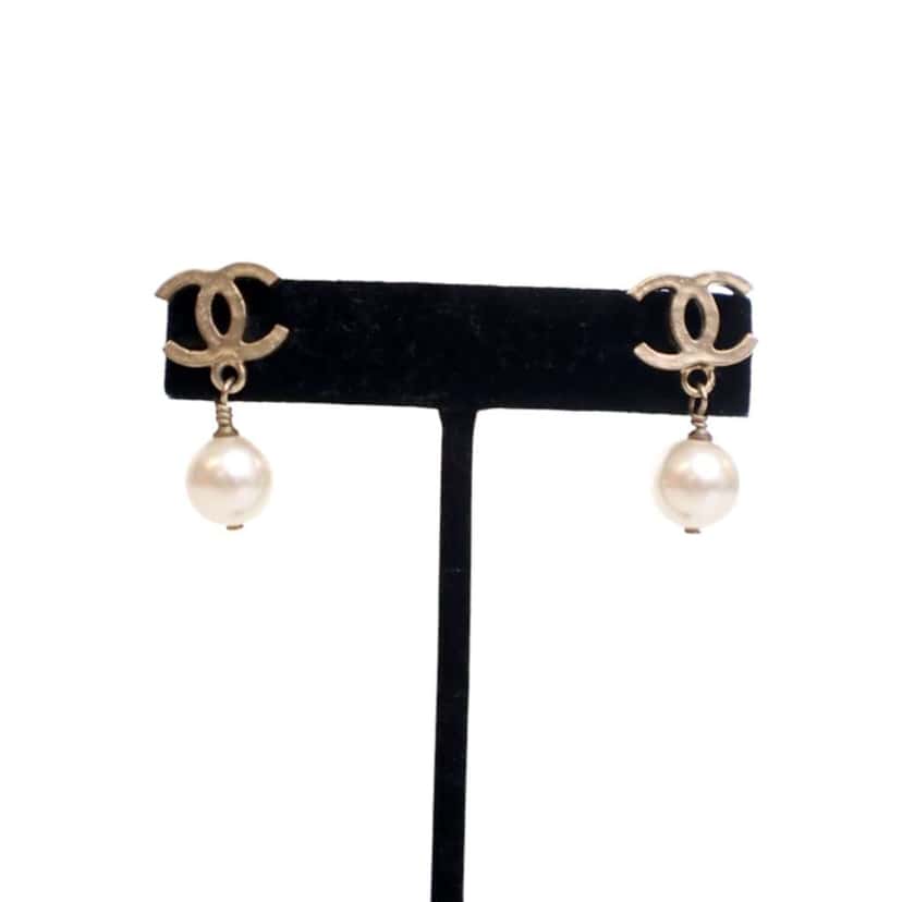 Chanel Gold Plated CC Faux Pearl Drop Push Back Earrings Gold Metal Good condition - Inside View