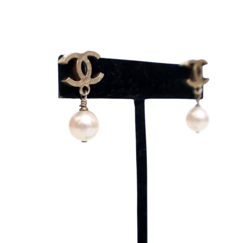 Chanel Gold Plated CC Faux Pearl Drop Push Back Earrings Gold Metal Good condition - Model View