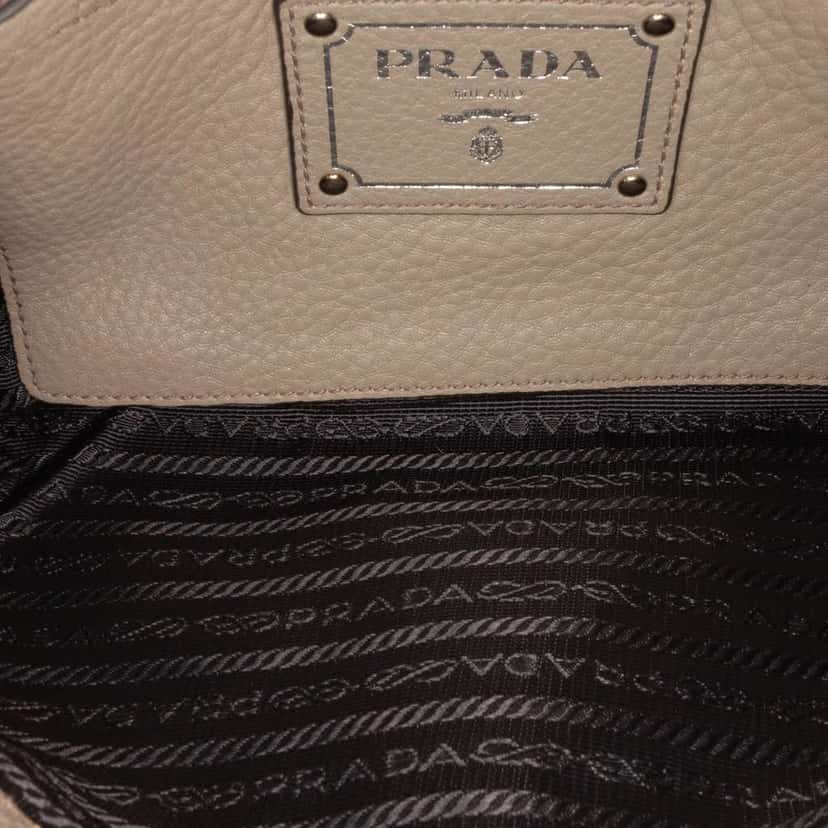 Prada Vitello Daino Crossbody Brown Leather Good condition - Model View