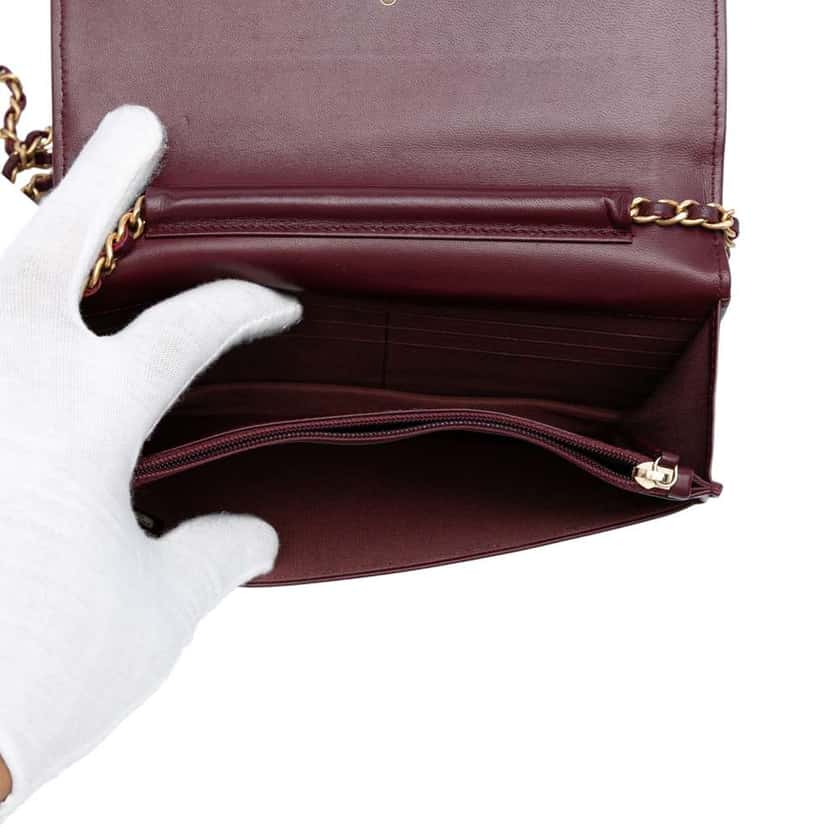 Chanel CC Quilted Velvet Wallet on Chain Red Velvet Good condition - Model View