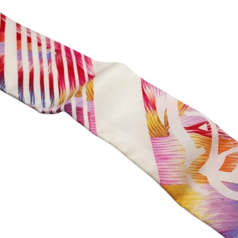 Hermès Ex Libris Marble Silk Twilly Scarf White Silk Good condition - Model View