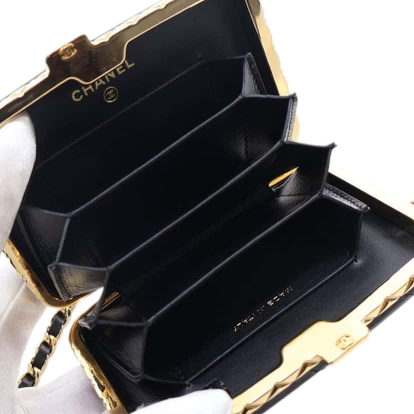 Chanel Small Glazed Goatskin Box With Chain Black Leather Very good condition - Box View