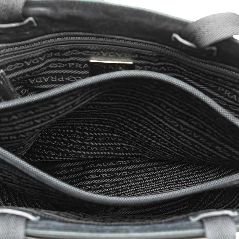 Prada Tessuto Tote Black Good condition - Model View