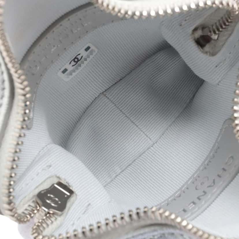 Chanel Metallic Lambskin Walk Of Fame Star Clip On Coin Purse Silver Leather Very good condition - Inside View