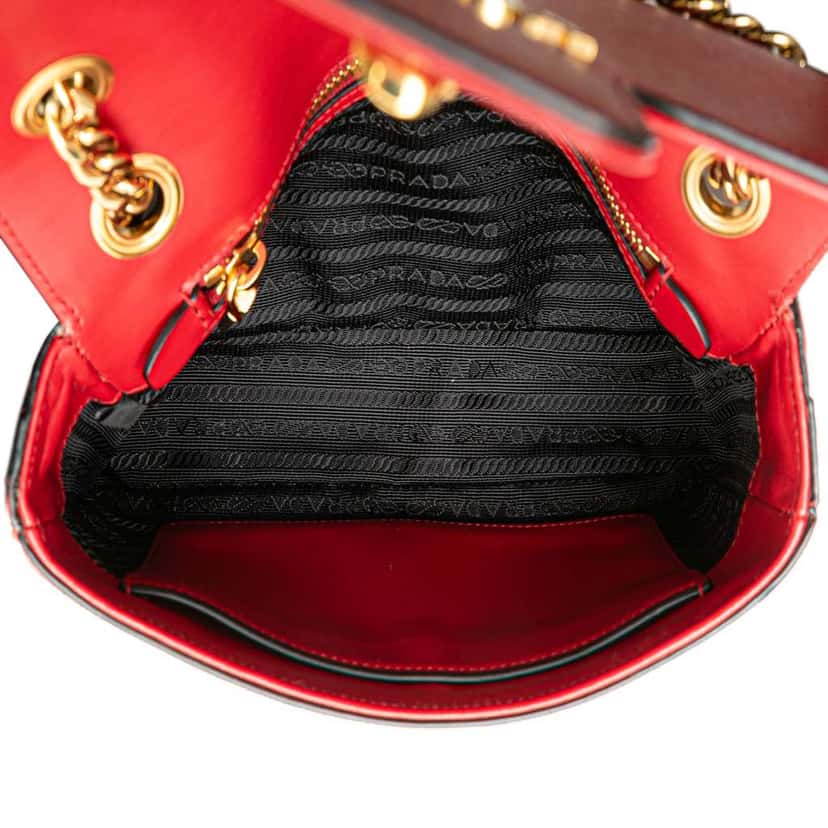 Prada Saffiano Pattina Chain Crossbody Red Leather Good condition - Model View