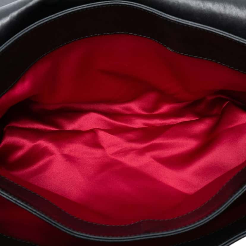 Chanel Lambskin and Tweed Camellia Petals Flap Black Leather Good condition - Model View