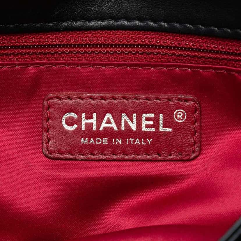 Chanel Lambskin and Tweed Camellia Petals Flap Black Leather Good condition - Box View