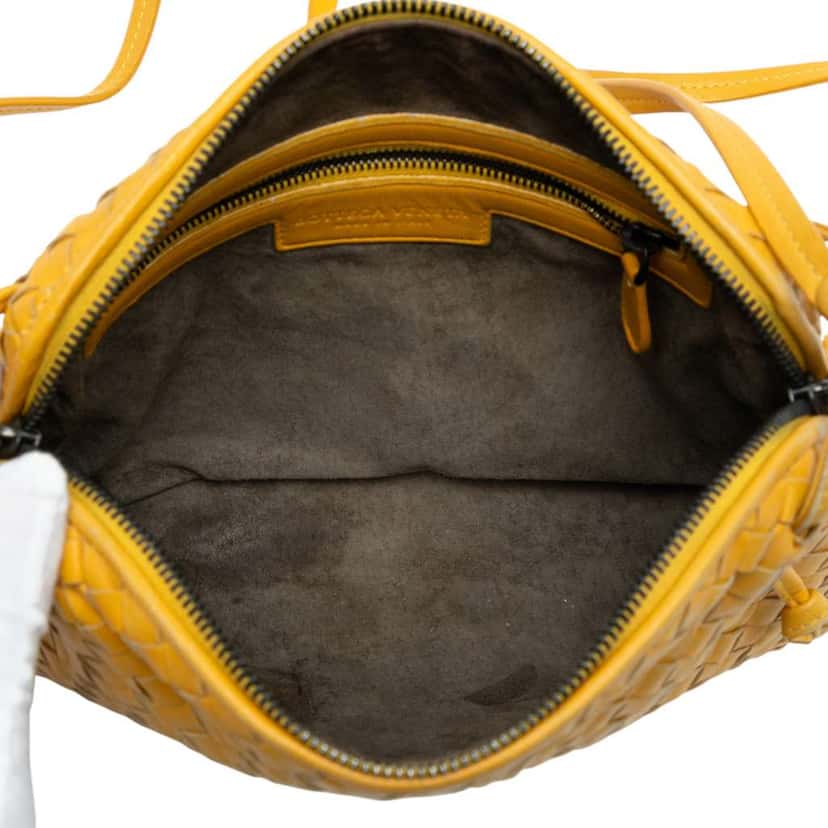 Bottega Veneta Nappa Intrecciato Nodini Crossbody Yellow Leather Good condition - Model View