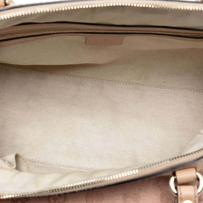 Gucci GG Canvas Lovely Handbag Pink Canvas Good condition - Model View