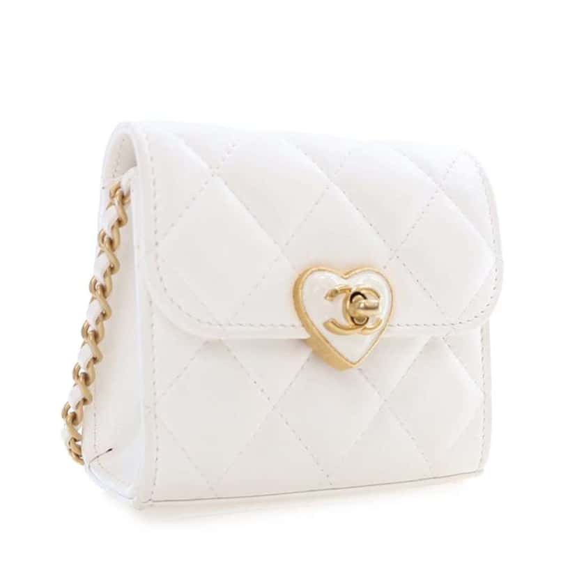 Chanel Mini Quilted Lambskin CC Enamel Heart Clutch With Chain White Leather Very good condition - Inside View