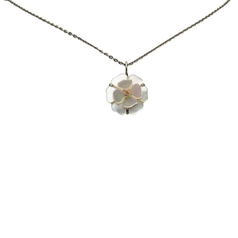Chanel Resin Shell Camellia Pendant Necklace White Good condition - Front View