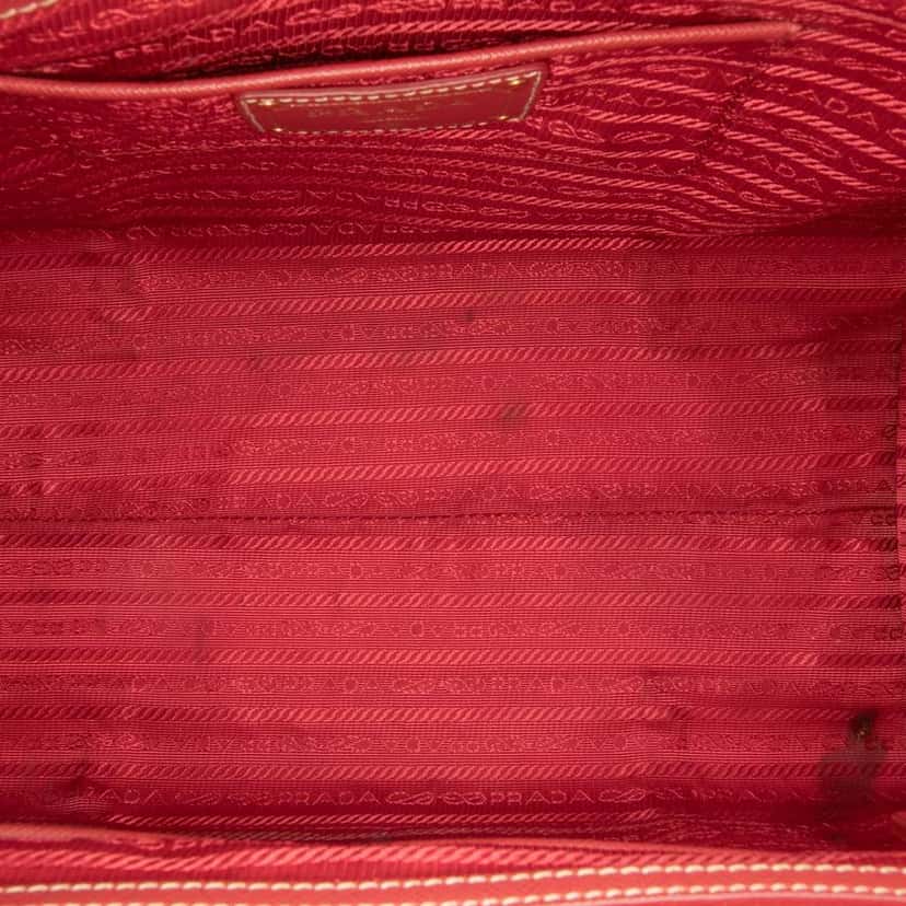 Prada Saffiano Lux Shopping Tote Red Leather Good condition - Model View