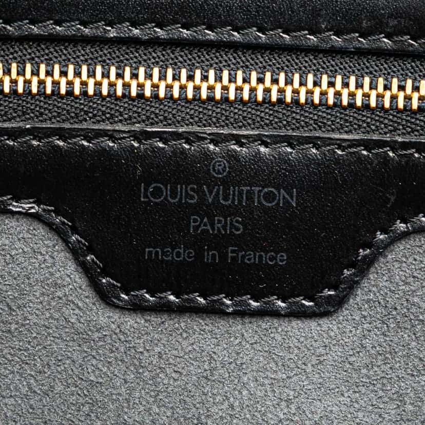 Louis Vuitton Epi Lussac Black Leather Good condition - Box View