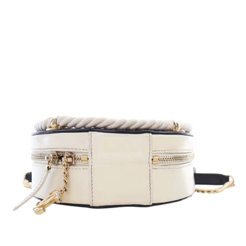 Chanel Crumpled Calfskin En Vogue Round Bag Black Leather Good condition - Model View