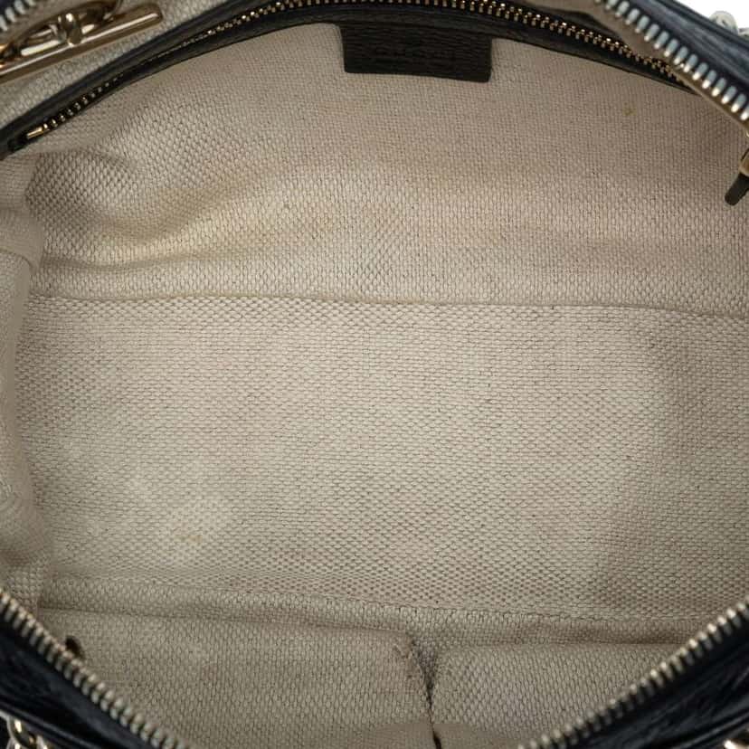 Gucci Pebbled Leather Soho Chain Zip Shoulder Bag Black Leather Good condition - Model View