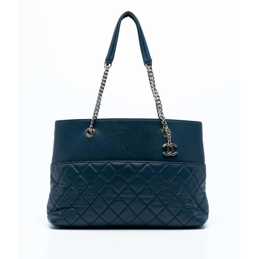Chanel Medium Quilted Lambskin Urban Delight Tote Blue Leather Very good condition - Front View