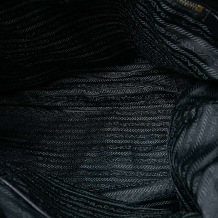 Prada Tessuto Tote Black Good condition - Model View