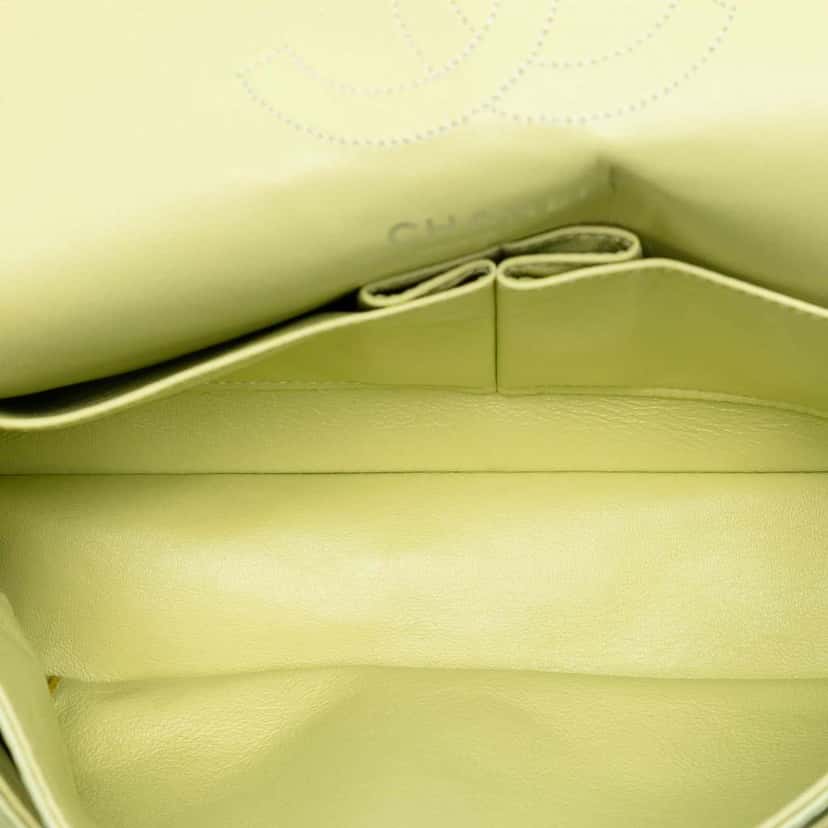 Chanel Medium Classic Lambskin Double Flap Green Leather Good condition - Model View