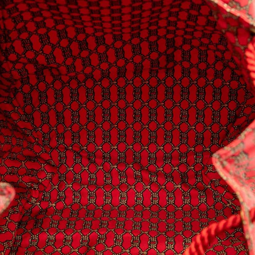 Hermès Printed Silk Bucket Bag Red Silk Good condition - Model View