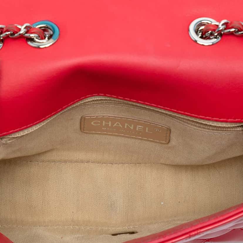 Chanel Small Patent Coco Boy Flap Red Leather Good condition - Model View