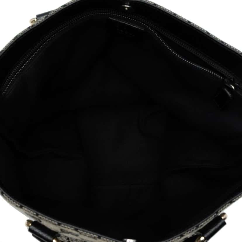 Gucci GG Canvas Tote Brown Canvas Good condition - Model View