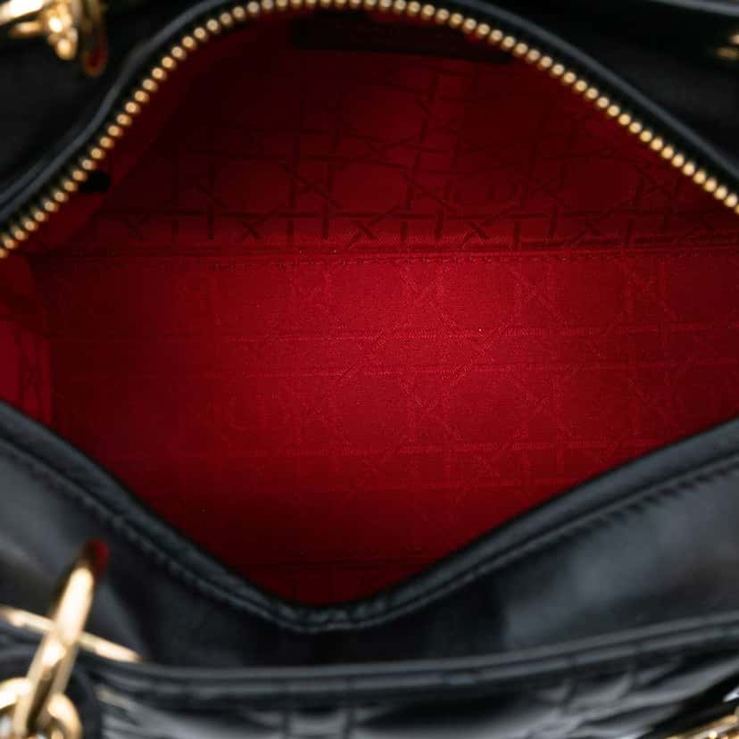 Dior Medium Lambskin Cannage Lady Dior Black Leather Good condition - Model View
