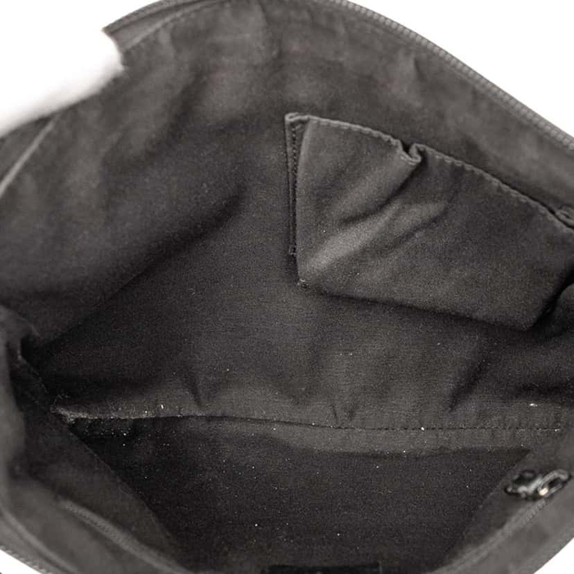 Gucci GG Canvas Nailhead Crossbody Grey Canvas Good condition - Model View