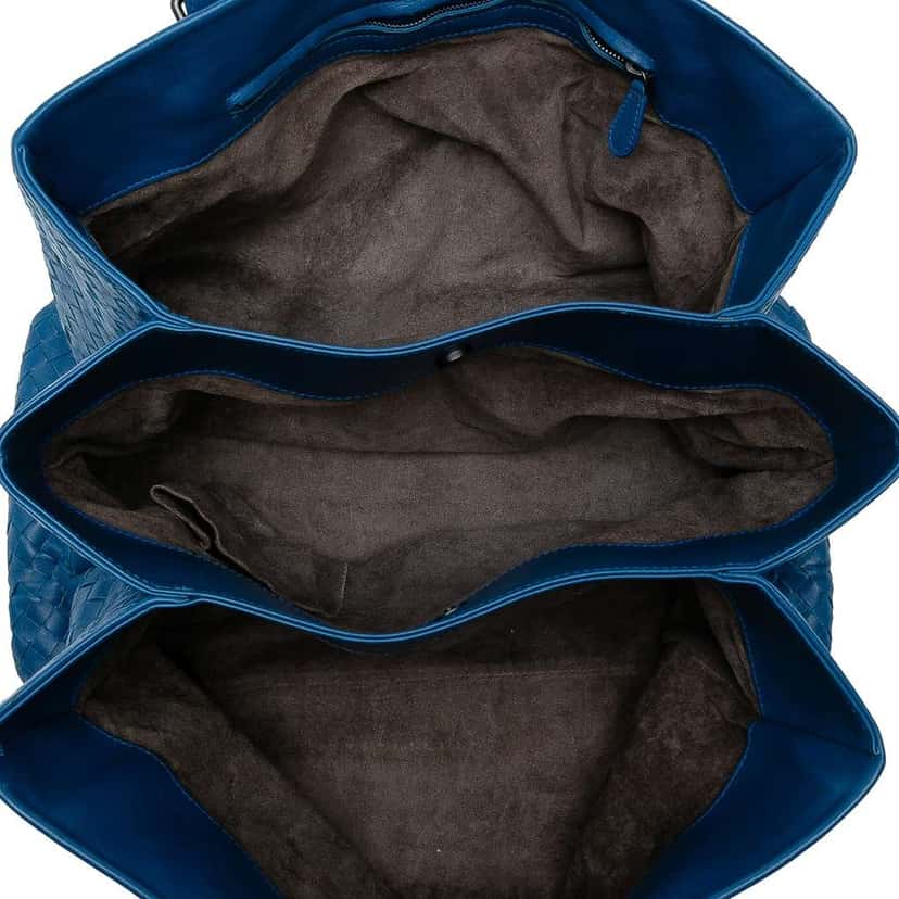 Bottega Veneta Medium Nappa Intrecciato Roma Tote Blue Leather Good condition - Model View