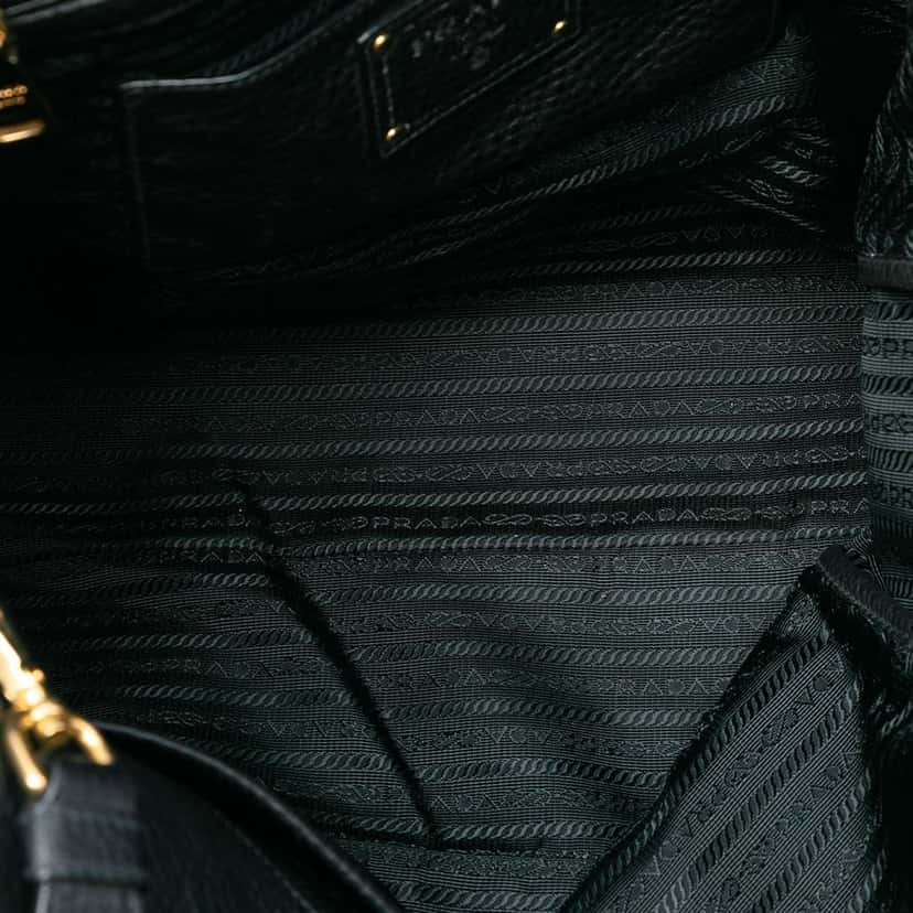 Prada Vitello Daino Open Convertible Tote Black Leather Good condition - Model View