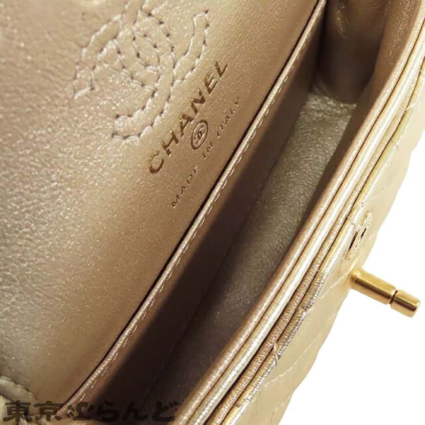 Chanel Mini Classic Metallic Calfskin Charm Double Flap Gold Leather Good condition - Model View