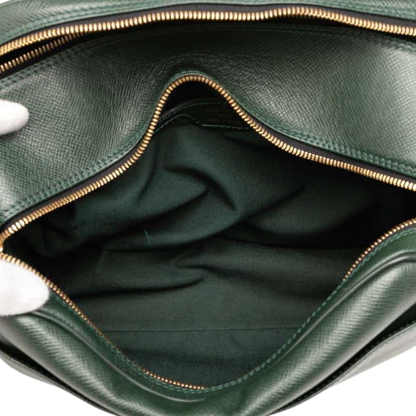 Louis Vuitton Taiga Reporter PM Green Leather Good condition - Model View
