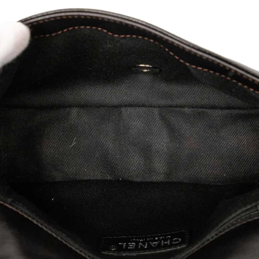 Chanel Small Quilted Patent Coco Shine Flap Black Leather Good condition - Model View