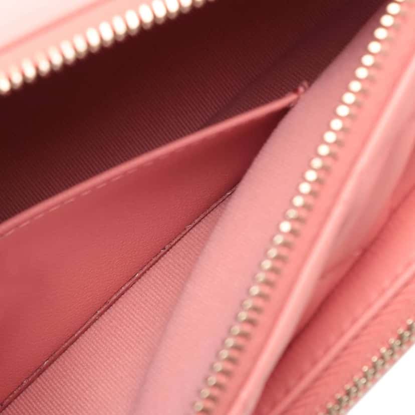 Chanel Small Quilted Lambskin Clutch with Chain Shoulder Bag Pink Leather Good condition - Model View