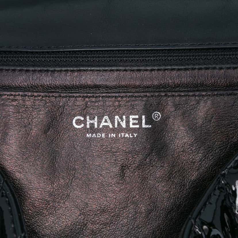 Chanel Jumbo Classic Chevron Patent Single Flap Black Leather Good condition - Box View