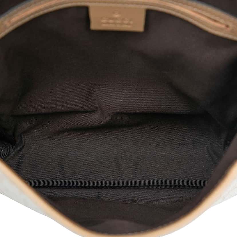 Gucci GG Supreme Crossbody White Canvas Good condition - Model View
