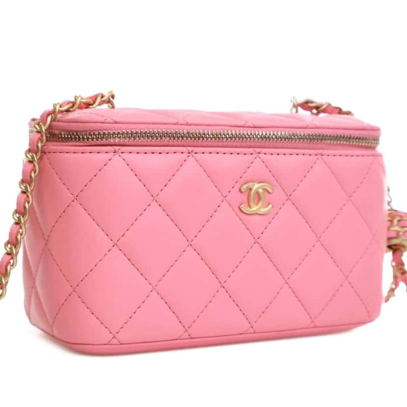 Chanel Small Quilted Lambskin Pearl Crush Vanity Case with Chain Pink Leather Good condition - Back View