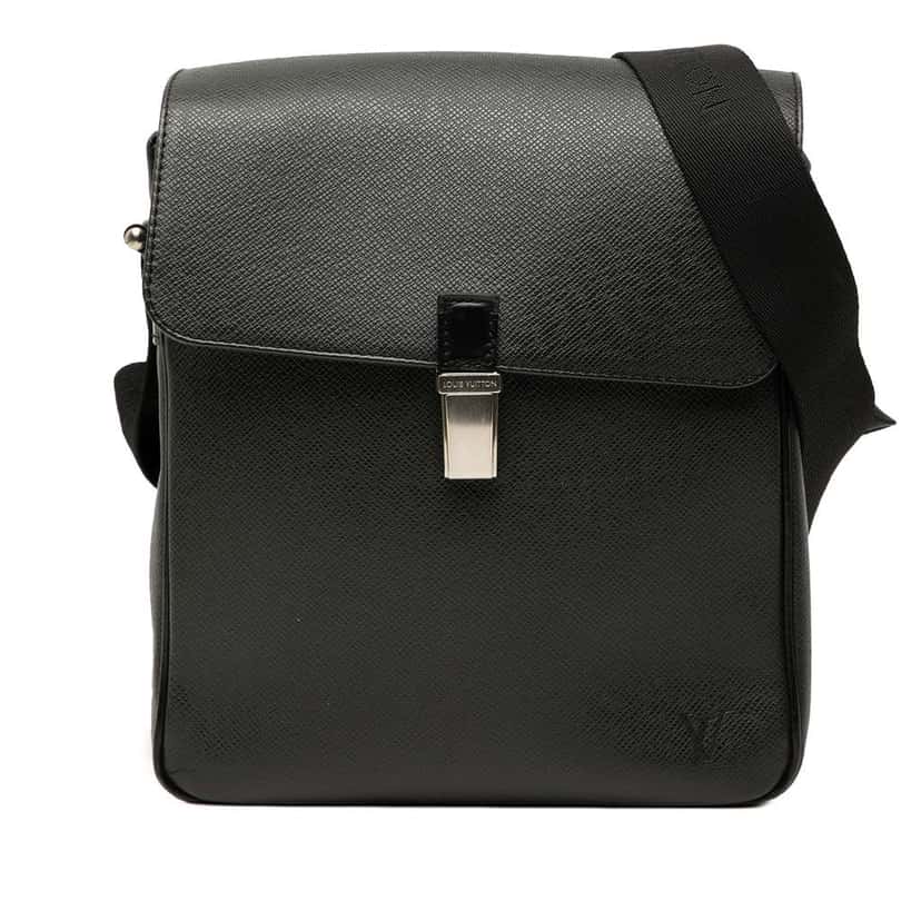 Louis Vuitton Taiga Yaranga Black Leather Good condition - Front View