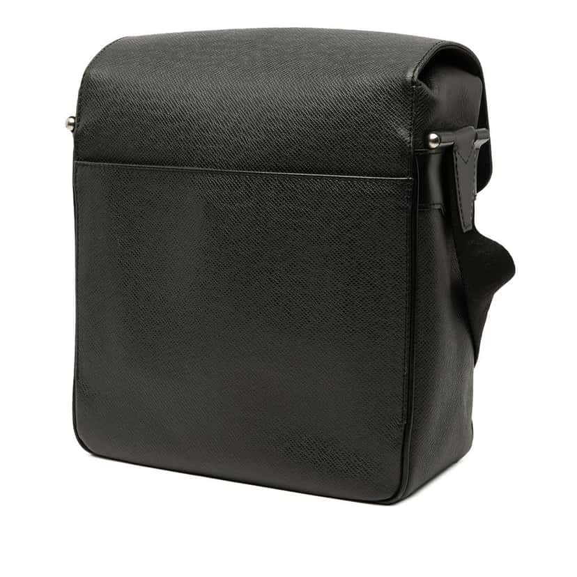 Louis Vuitton Taiga Yaranga Black Leather Good condition - Back View