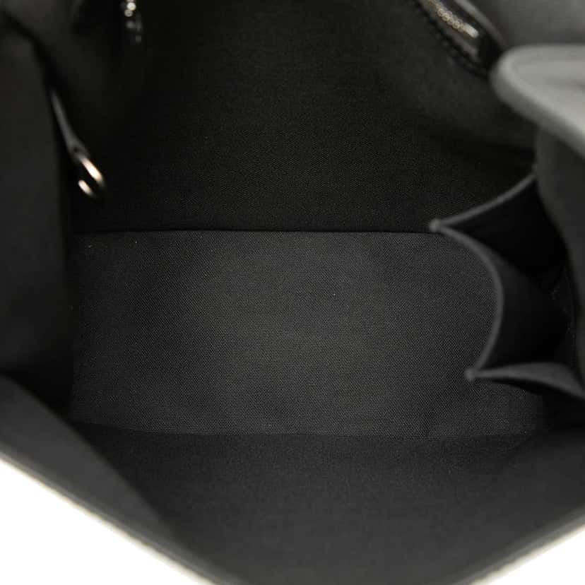 Louis Vuitton Taiga Yaranga Black Leather Good condition - Model View