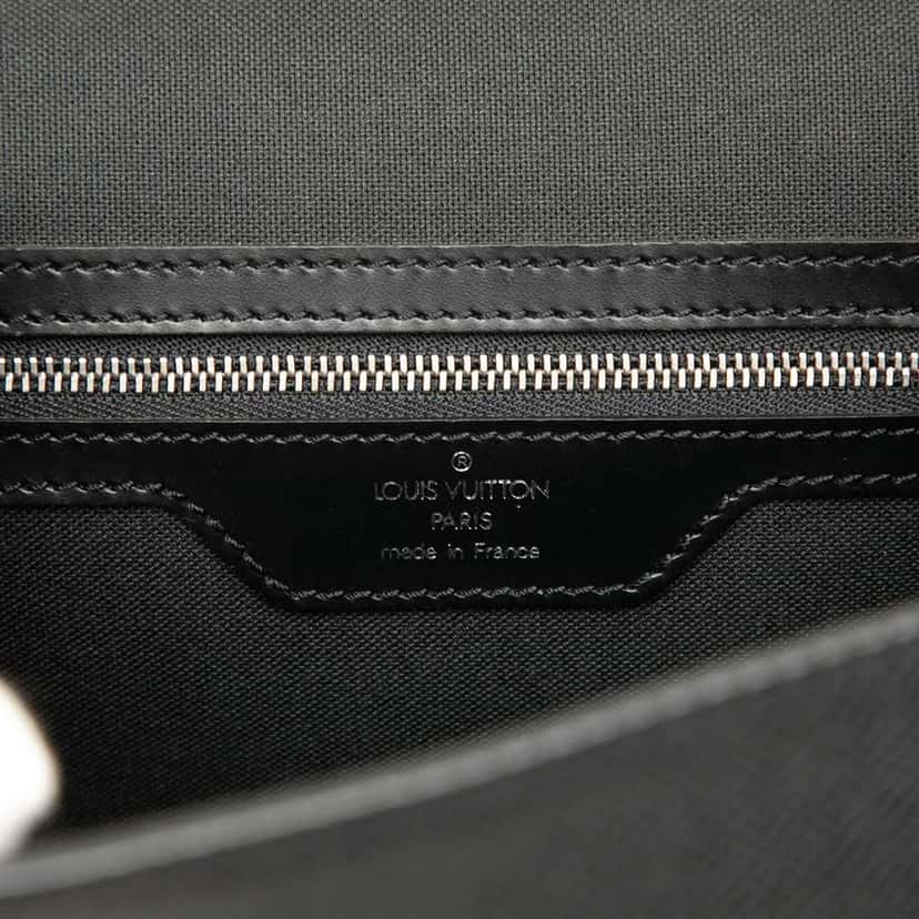 Louis Vuitton Taiga Yaranga Black Leather Good condition - Box View