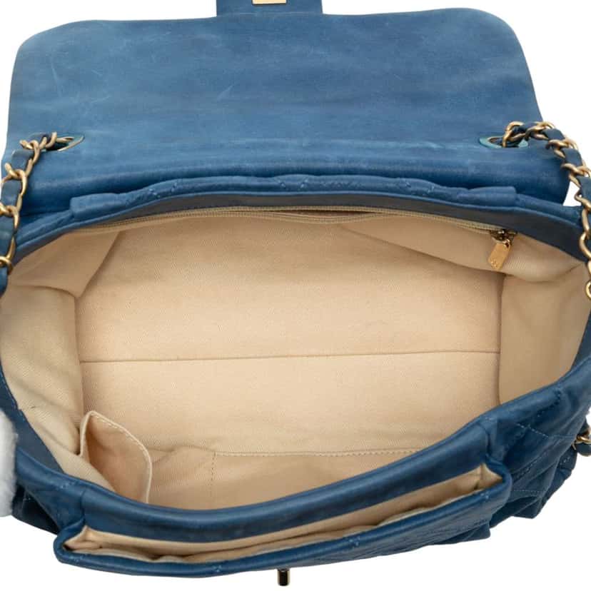 Chanel Large Iridescent Calfskin Chic Quilt Flap Blue Leather Good condition - Model View