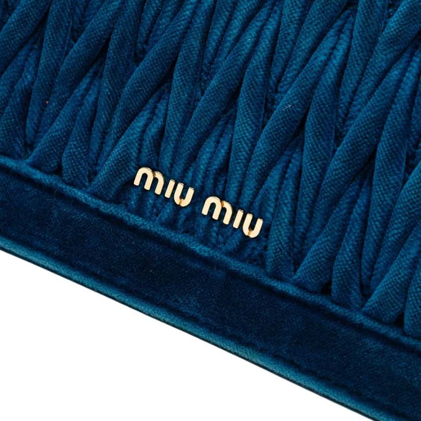 Miu Miu Velluto Matelasse Confidential Chain Crossbody Blue Velvet Good condition - Model View