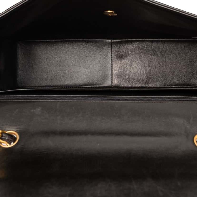 Chanel Jumbo Classic Lambskin Single Flap Black Leather Good condition - Model View