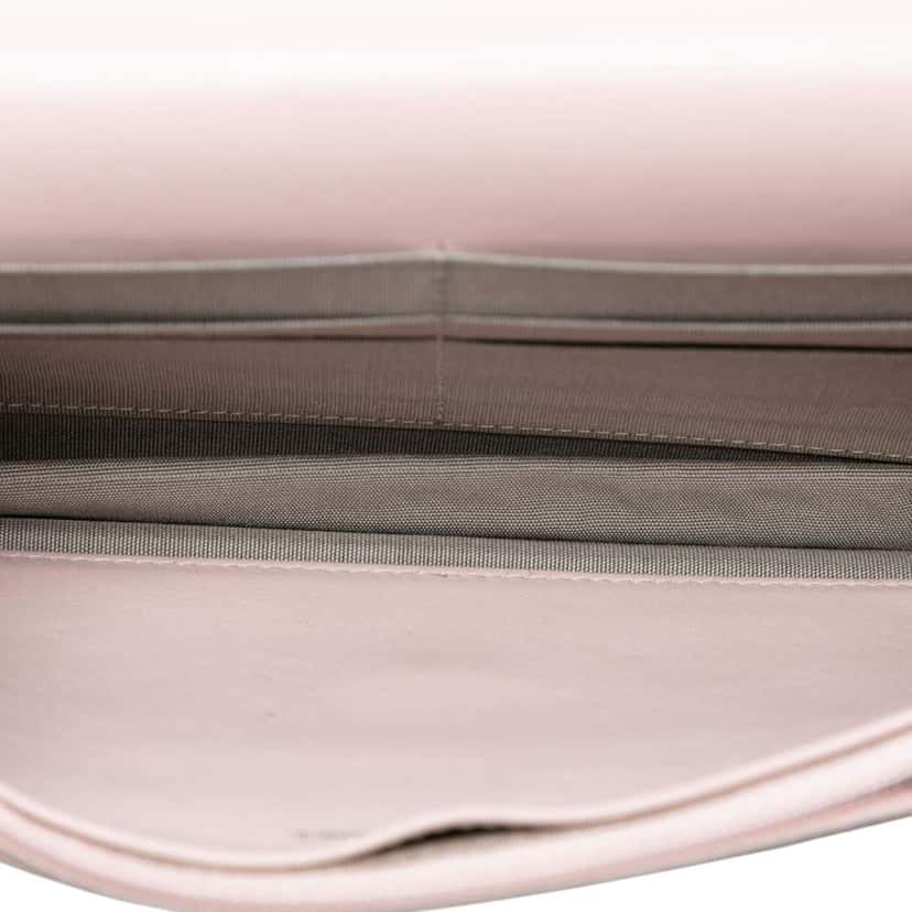 Chanel CC Caviar Sevruga Wallet On Chain Pink Leather Good condition - Model View