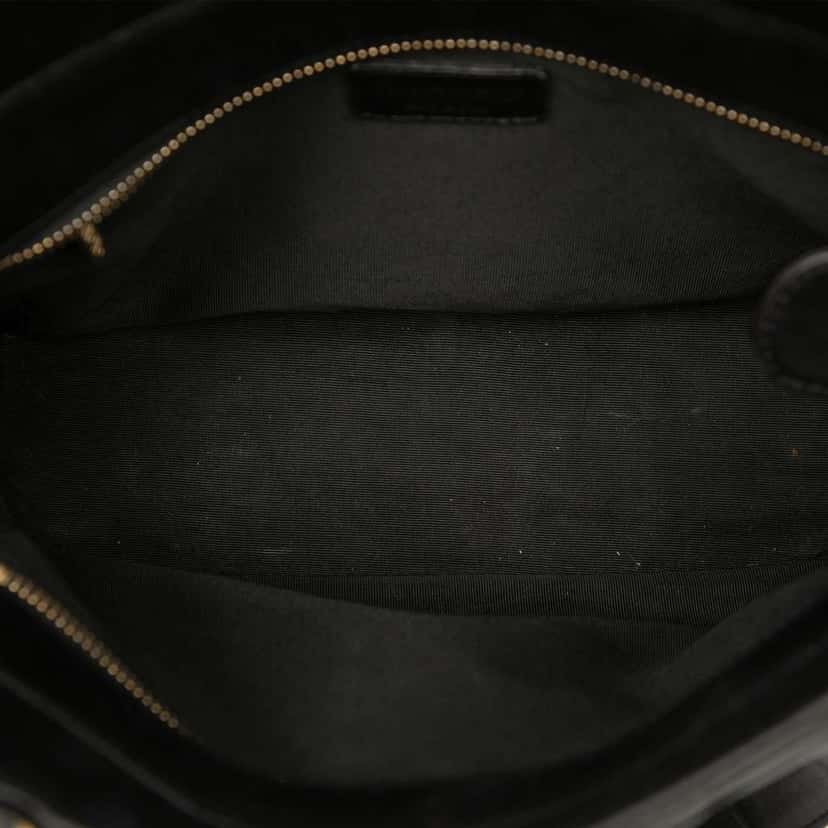 Chanel CC Choco Bar Lambskin Tote Black Leather Good condition - Model View