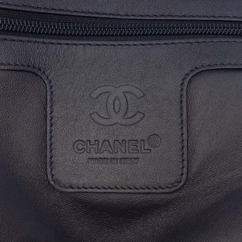 Chanel Quilted Caviar Coco Cocoon Bowler Bag White Leather Very good condition - Box View