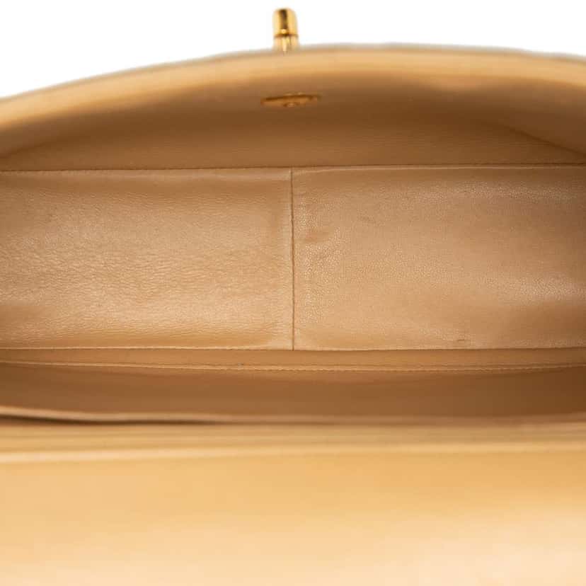 Chanel Jumbo XL Classic Lambskin Single Flap Brown Leather Good condition - Model View