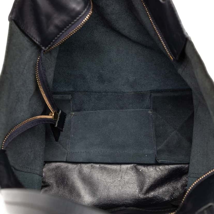 Celine Lambskin Zipped Tote Black Leather Good condition - Model View
