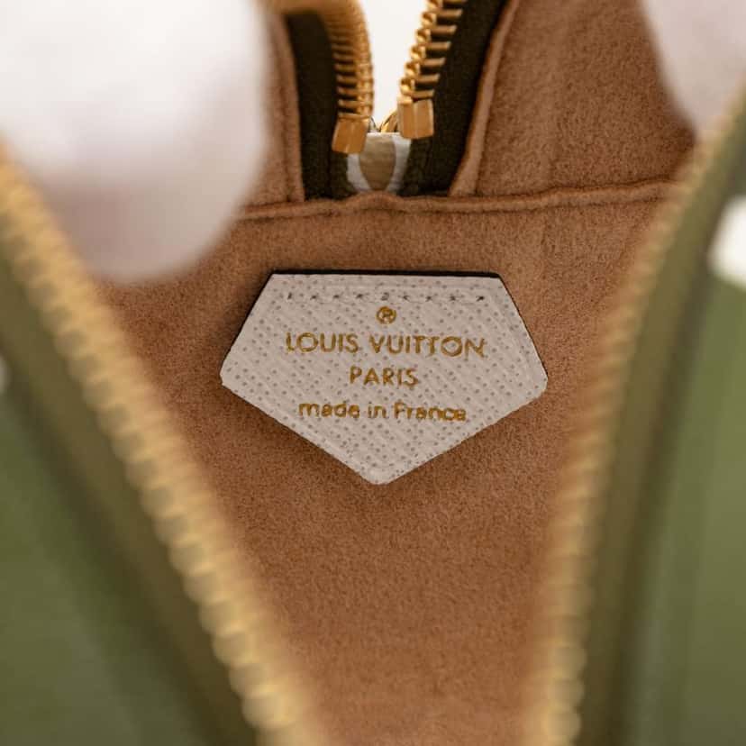 Louis Vuitton Monogram Giant Jungle Beach Pouch Green Good condition - Box View