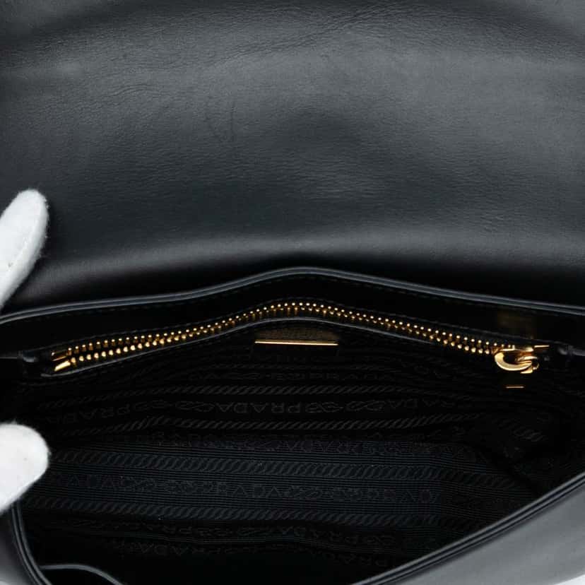 Prada City Calf Flap Crossbody Black Leather Good condition - Model View